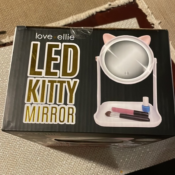 Led kitty mirror🎄🎄🎄🎁🎁🎁 - Picture 5 of 5